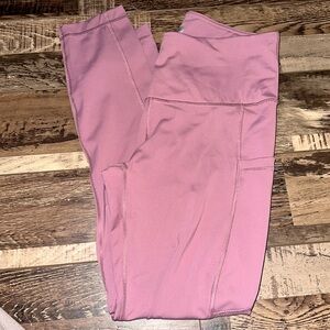 90 degree 7/8 legging 
Size S